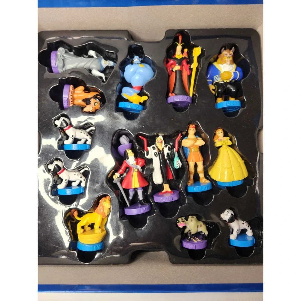 Disney Chess Set  32 Piece of Disney Characters Collectors Edition Excellent